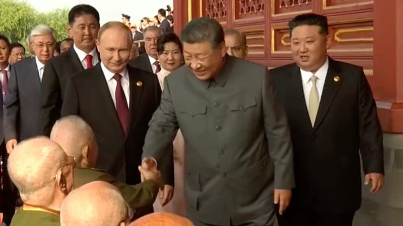 বিশ্ব নেতাদের নিয়ে প্রদর্শনীতে সামরিক শক্তি দেখাল চীন